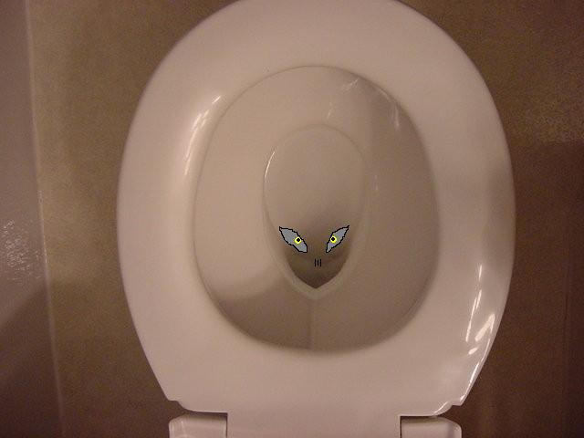 alientoilet2.jpg